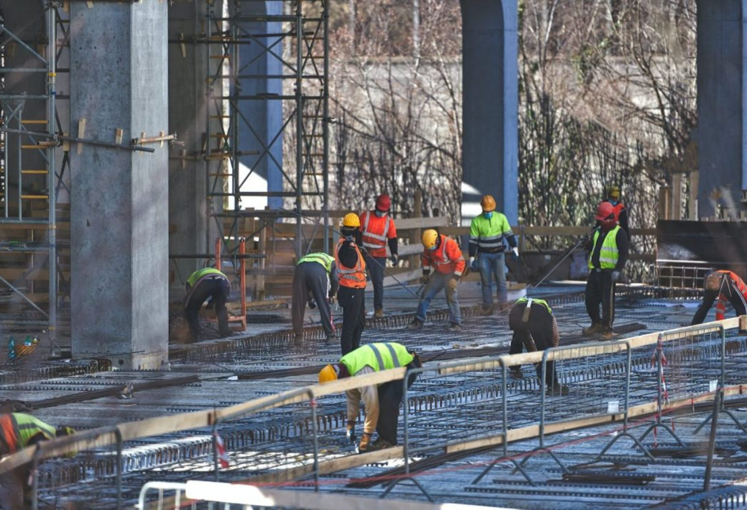 construction-workers-e1683784855117