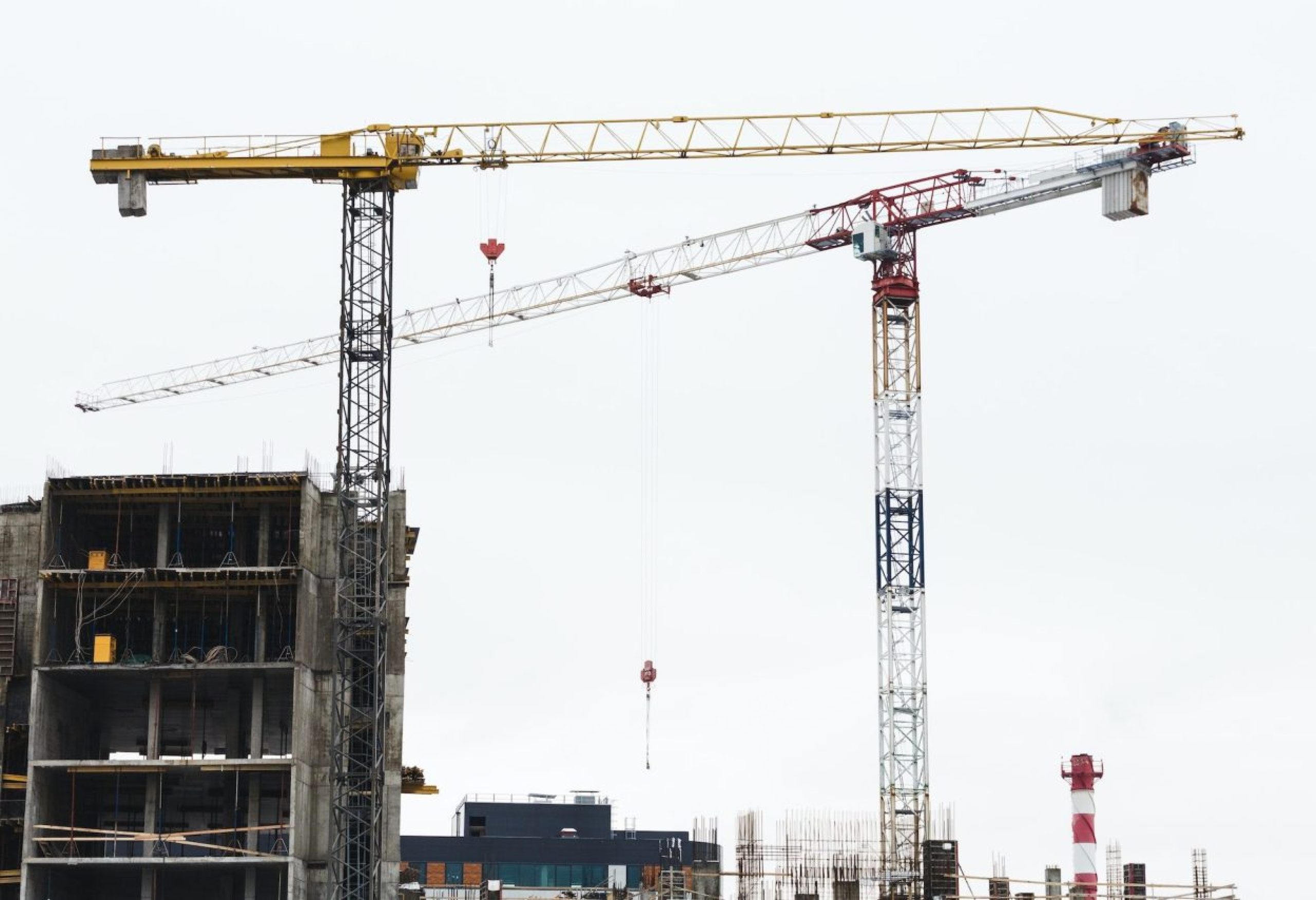 crane-is-used-in-the-construction-e1683651143182